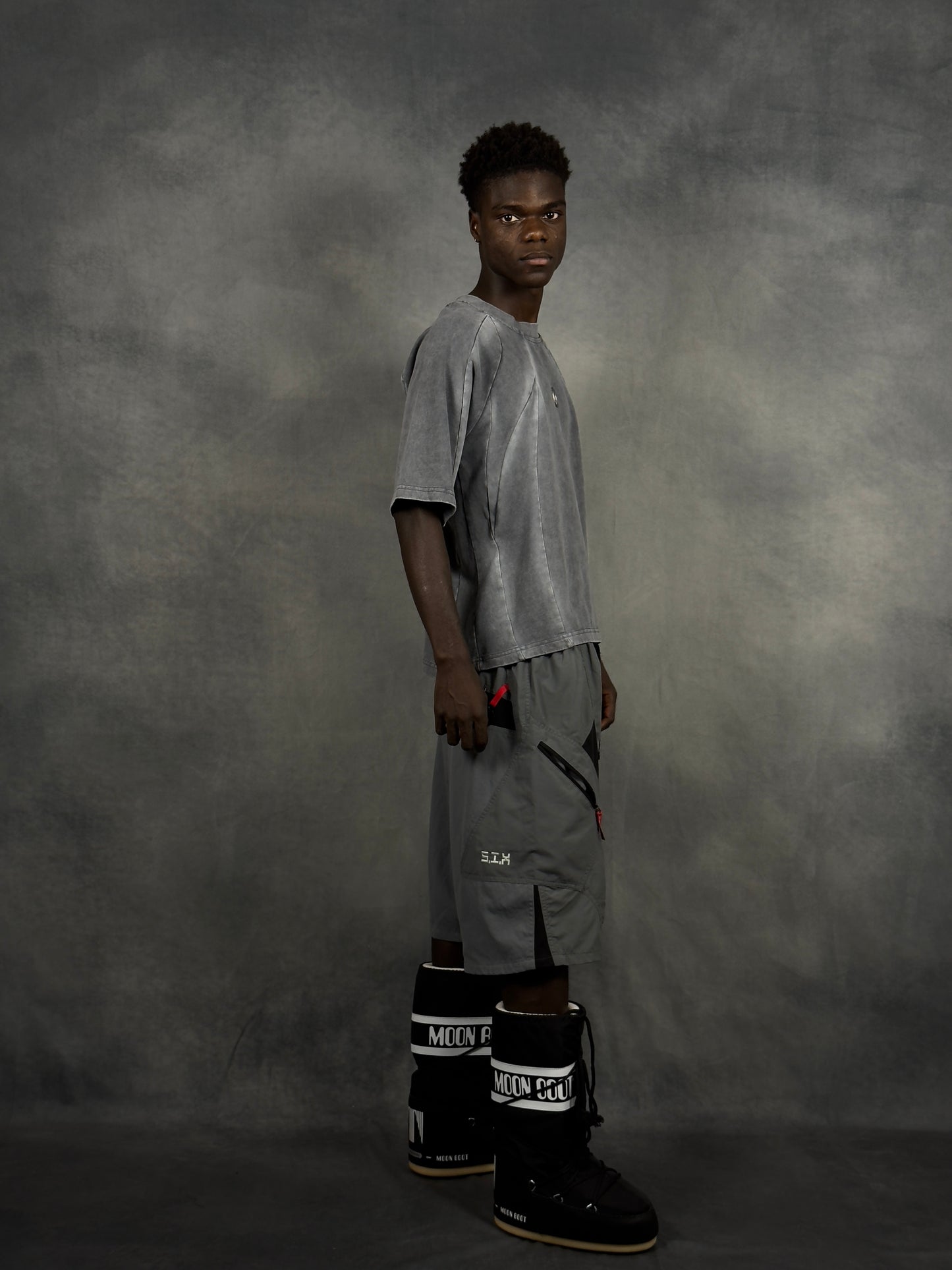 IRON TEE // FOOMO GREY