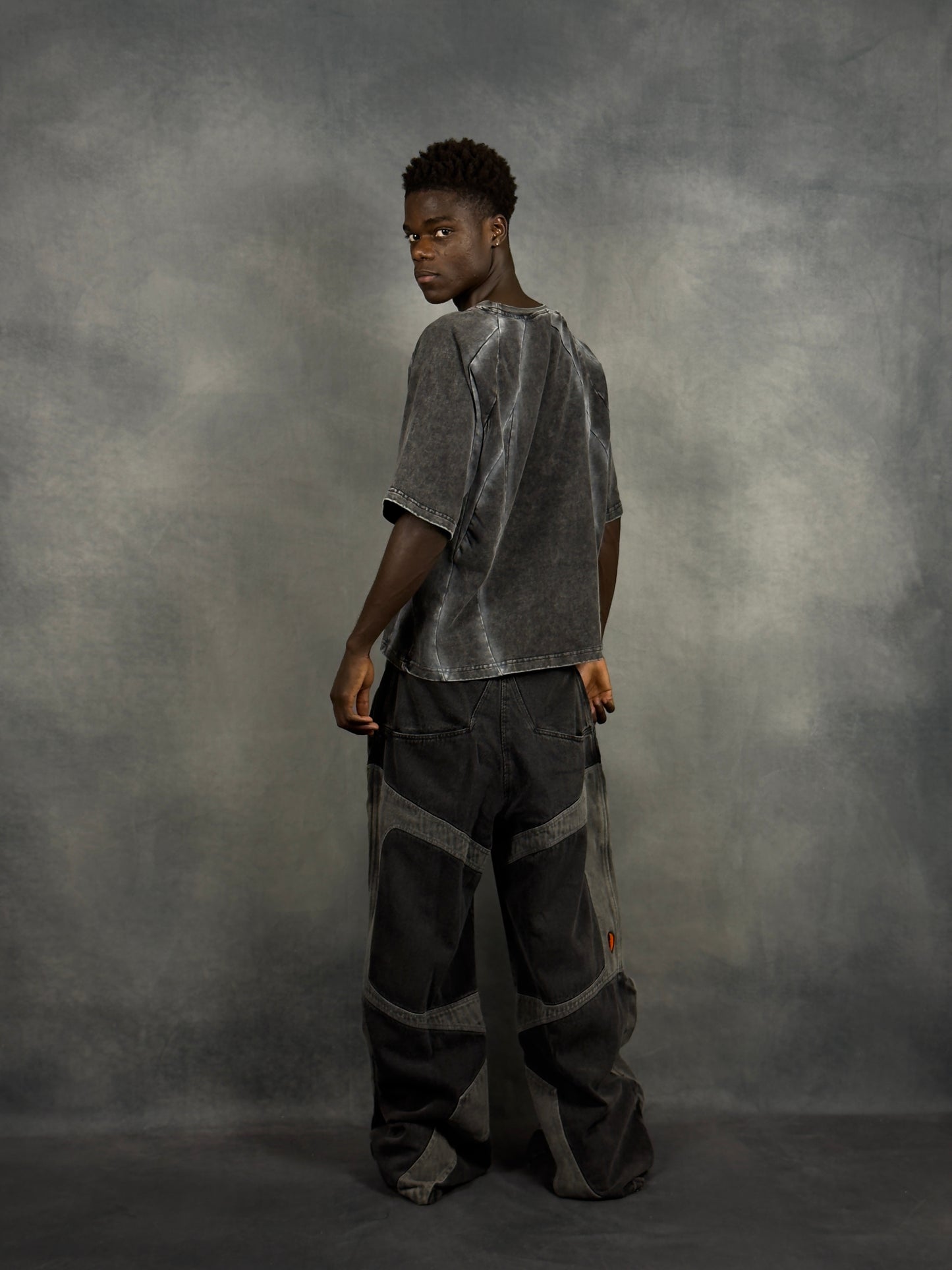 IRON TEE // OPIUM BLACK