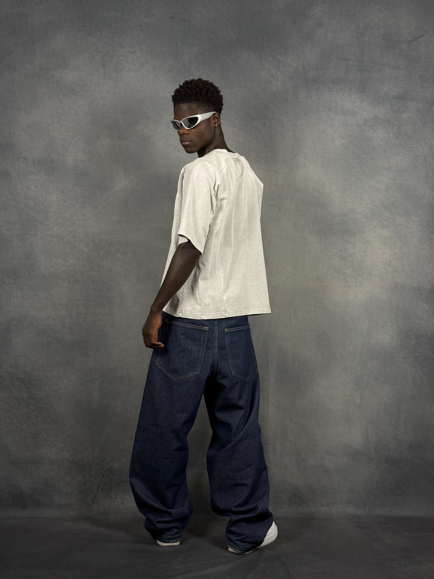 IRON TEE // STONE WHITE