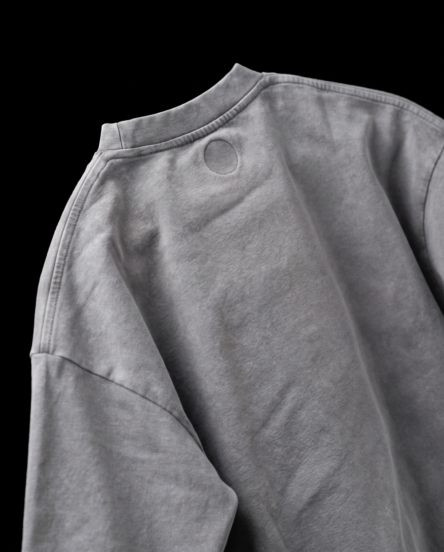TRACKING TEE // LIGHT GREY